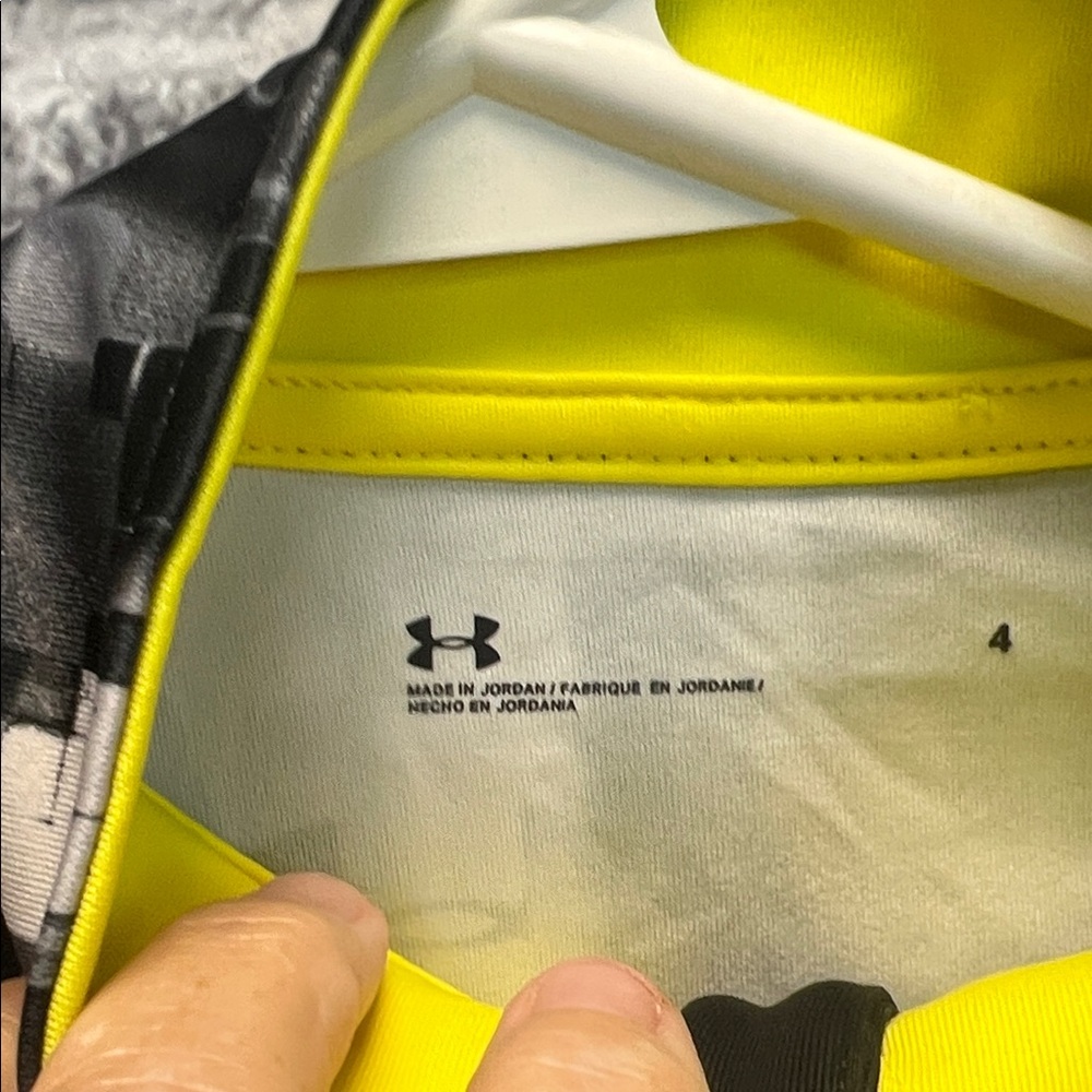Boy's Under Armour quarter zip Pullover shirt - Picture 4 of 10